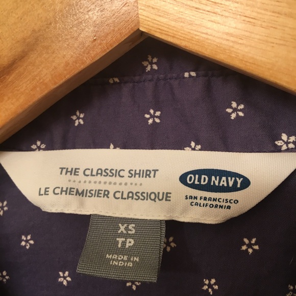 Old navy patterned button down - Picture 3 of 3